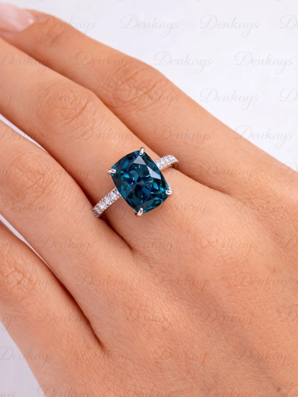 Chanting london blue ring